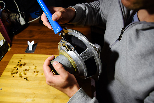 포토 JPG 해외이미지 직업 손 음악 백그라운드 추상 노동자 사람 사람없음 목재 기계 장비 흰색 기구 공구 업무 작업실 엔지니어 수리 서비스 역동적 오디오 70대 스위치 스테레오 턴테이블 고립 리가 베이스 소비에트 캡모자 힘찬 해외포토 나무 모자_잡화 노년 컬러 컨셉 무늬 재료 현악기 문화예술 신체부위 전자제품 소리 도구 작업 기술자 파일형식 이미지허브