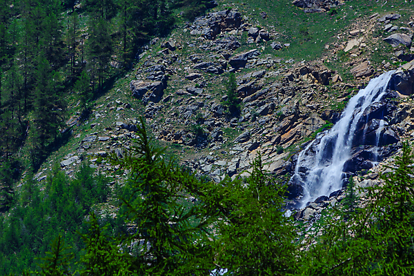 포토 JPG 해외이미지 나무 공원 자연 산 풍경 경사 사람없음 야외 초록색 이탈리아 폭포 회색 흰색 소나무 작음 큼 고도 암초 산기슭 전국 파라다이스 해외포토 식물 공공시설 유럽 컬러 크기 생태계 파일형식 이미지허브