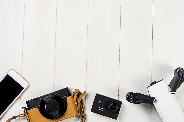 포토 JPG 해외이미지 실내 사람없음 스마트폰 카메라 흰색 오브젝트 드론 카피스페이스 해외포토 컬러 내부 전자제품 핸드폰 스마트기기 공백 파일형식 이미지허브