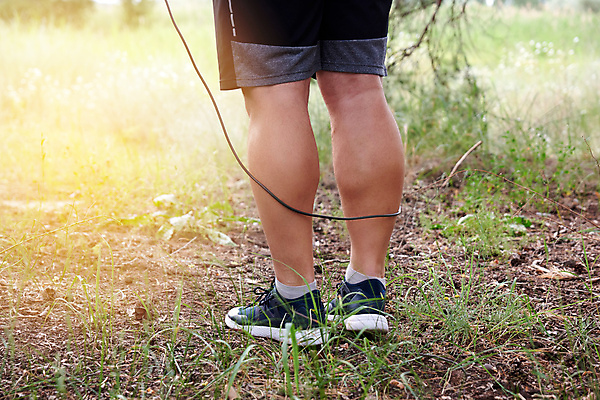 포토 JPG 해외이미지 발 건강 서기 뒷모습 신체부위 운동복 줄넘기 유산소운동 해외포토 옷 뷰포인트 모션 사람 운동 파일형식 이미지허브