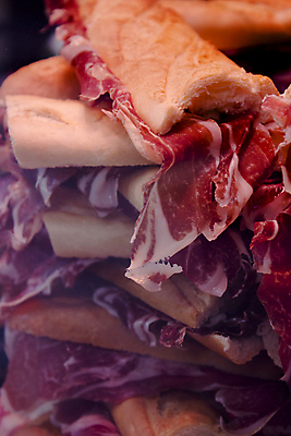 포토 JPG 해외이미지 전통 유럽 음식 빵 샌드위치 육류 돼지고기 요리 사람없음 식당 식사 스페인 아침식사 지중해 먹기 햄 점심식사 스페인어 식품점 치유 타파스 해외포토 나라 바다 식재료 모션 상점 애피타이저 파일형식 이미지허브