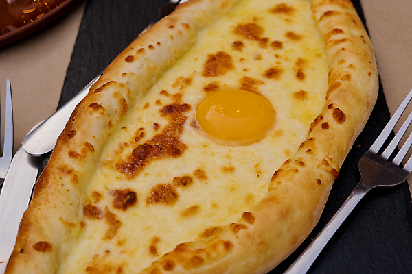 포토 JPG 해외이미지 전통 접시 문화 음식 빵 백그라운드 포크 탁자 치즈 건강 요리 사람없음 노란색 주방 식당 계란 식사 빵집 신선 도자기 맛 아침식사 소프트포커스 버터 노른자 내추럴 점심식사 조지아 페스츄리 해외포토 식기 컬러 가구 컨셉 유제품 촬영기법 상점 알 동유럽 파일형식 이미지허브