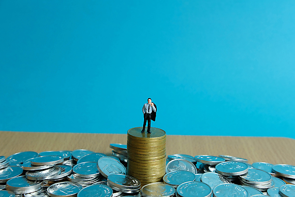 포토 JPG 해외이미지 지폐 돈 비즈니스 성공 그래프 피곤 사람 정장 사람없음 금융 경제 숫자 쌓기 동전 미니어처 저축 슬픔 성장 비즈니스맨 자신감 시장 재산 황금 주식 속도 리더 투자 상승 이익 회계 개선 수입 정중 투자자 해외포토 문자 옷 남자 감정 컨셉 모션 모형 직장인 파일형식 이미지허브