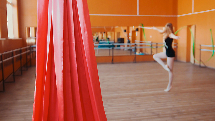 포토 JPG 해외이미지 주간 드레스 여자 실루엣 리본 창문 바닥 기술 실내 미술 사람 사람없음 목재 운동 힘 댄서 춤 우아함 발레 발레리나 각도 발레복 체조 단아함 실행 해외포토 자연요소 나무 직업 옷 컨셉 재료 문화예술 촬영기법 건강 내부 파일형식 이미지허브