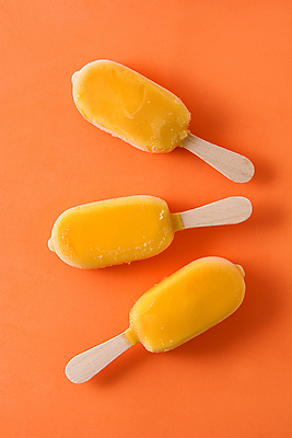 포토 JPG 해외이미지 아이스크림 실내 사람없음 세개 막대아이스크림 오렌지맛 주황색배경 해외포토 백그라운드 디저트 3 내부 주황색 맛 파일형식 이미지허브