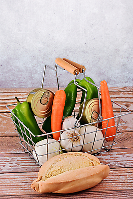 포토 JPG 해외이미지 전통 접시 잡화 음식 빵 컨셉 다이어트 채소 비즈니스 재료 양파 피망 건강 마늘 요리 사람없음 소풍 세일 바구니 상점 당근 시골 신선 시장 맛 구매 상품 컨테이너 먹기 유기농 통조림 소매 건강식 내추럴 채식주의자 핸드메이드 해외포토 식기 웰빙 산업 모션 뿌리채소 쇼핑 야외활동 채식 파일형식 이미지허브