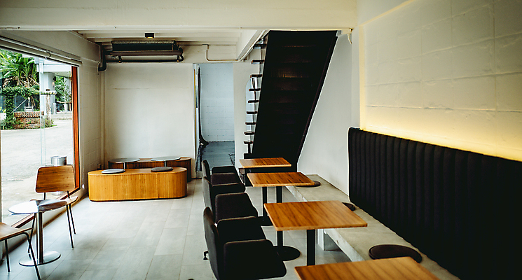 포토 JPG 해외이미지 직업 라이프스타일 산업 커피 음료 가구 백그라운드 의자 건축양식 탁자 아침 실내 요리 사람없음 내부 목재 장식 컵 인테리어 갈색 우주 상점 식당 검은색 식사 카페 수확 흰색 뜨거움 플랫 아침식사 큼 수집 먹기 계산대 아로마 바리스타 카푸치노 라떼 카페인 콘크리트 스타일 해외포토 주간 나무 식기 디자인 건축 컬러 생활용품 농업 재료 모션 생활 크기 파일형식 이미지허브