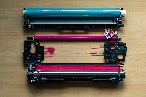 포토 JPG 해외이미지 산업 조각 회사 비즈니스 탁자 거리 기술 사람없음 목재 경제 컴퓨터 사무실 환경 검은색 장비 카세트테이프 절약 수리 인쇄 자주색 책상 분석 오브젝트 서비스 충전 유지 돌봄 옛날 해외포토 나무 컬러 가구 컨셉 재료 모션 전자제품 파일형식 이미지허브