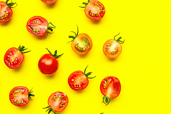 포토 JPG 해외이미지 토마토 방울토마토 단면 실내 사람없음 노란배경 해외포토 백그라운드 채소 내부 노란색 파일형식 이미지허브