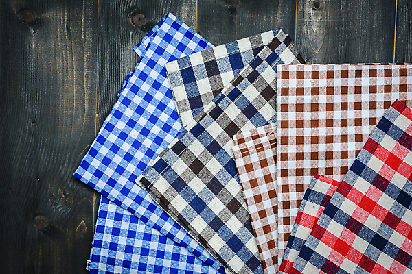 포토 JPG 해외이미지 식기 백그라운드 텍스트 탁자 프레임 요리 사람없음 목재 빨간색 파란색 갈색 주방 공백 덮개 식탁보 직물 면 널 냅킨 체크무늬 카피스페이스 해외포토 나무 컬러 가구 무늬 재료 뚜껑 파일형식 이미지허브