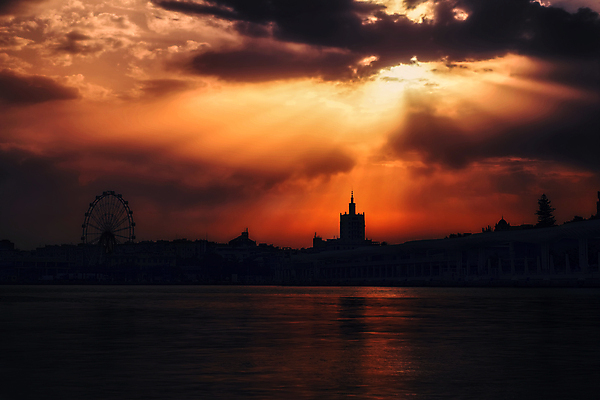 포토 JPG 해외이미지 구름 파도 하늘 표면 사람없음 물 빛 햇빛 태양 반사 일출 어둠 황혼 일몰 새벽 꿈 거울 광선 시골 스페인 홍수 지중해 포트 마법 천국 무거움 흐림 넘어짐 안달루시아 효과 해외포토 자연요소 유럽 바다 모션 날씨 노을 무게 자연재해 파일형식 이미지허브