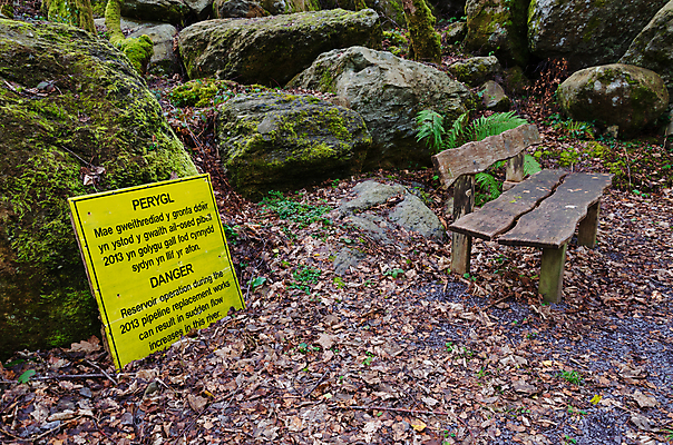 포토 JPG 해외이미지 공원 어린이 벽 영국 웨일즈 거리 성인 사람없음 물 마을 환경 흐름 농촌 죽음 저수지 역사 큼 오솔길 11월 댐 기념물 거인 재앙 스노도니아 해외포토 자연요소 공공시설 유럽 길 컨셉 사람 시골 날짜 크기 파일형식 이미지허브
