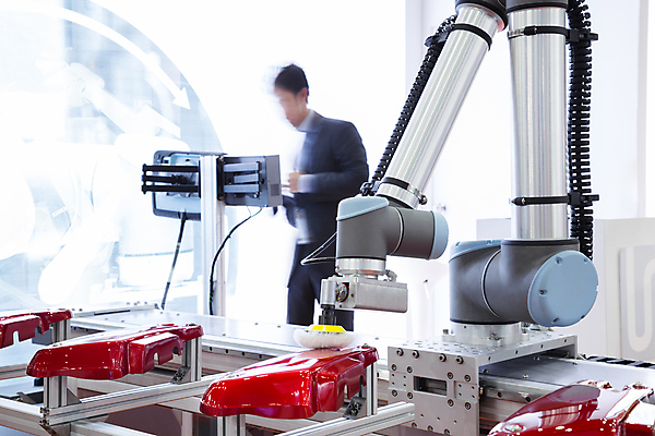 포토 JPG 해외이미지 손 산업 선 컨셉 부분 공장 자동차 미래 새로움 사람없음 빨간색 빛 컴퓨터 금속 힘 기계 제조 빨래 스마트 로봇 서비스 속도 시스템 닦기 정비공 모터 유지 돌봄 방법 왁스 자동 프로그램 세련 해외포토 육상교통 컬러 가사 공업 모션 재질 신체부위 전자제품 기술자 파일형식 이미지허브