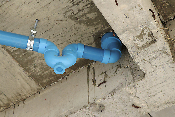 포토 JPG 해외이미지 산업 벽 백그라운드 새로움 주택 숙이기 사람없음 건물 물 우주 환경 장비 흰색 U 닫기 위생 연결 플라스틱 땅 냄새 시스템 튜브 반대 올가미 악취 유지 낭비 배수구 배관공 생태학 설치 옛날 콘크리트 파이프라인 폐수 하수 해외포토 자연요소 건축물 알파벳 교육 컬러 포즈 컨셉 모션 재질 환경오염 파이프_관 파일형식 이미지허브