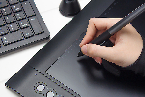 포토 JPG 해외이미지 손 디자인 인터넷 비즈니스 통신 손가락 탁자 직장 창조 미술 사람 사람없음 목재 그래픽 노트북 컴퓨터 사무실 알약 펜 우주 디지털 스크린 검은색 공책 공백 공구 타이핑 키보드 업무 작업 비즈니스맨 그리기 디자이너 스케치 책상 그림 전자 예술가 팔 프리랜서 해외포토 나무 직업 남자 컬러 가구 회사 재료 모션 문화예술 문구용품 신체부위 전자제품 필기구 약 도구 직장인 파일형식 이미지허브