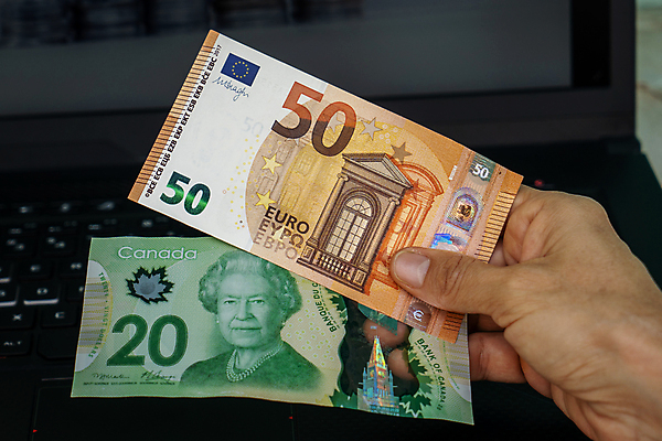 포토 JPG 해외이미지 유럽 지폐 돈 캐나다 비즈니스 성공 사람없음 가로 금융 경제 저축 성장 시장 재산 황금 예측 가격 투자 이익 보물 회계 보험 계산서 월급 진행 대출 빚 수입 위기 자금 해외포토 나라 컨셉 북아메리카 파일형식 이미지허브