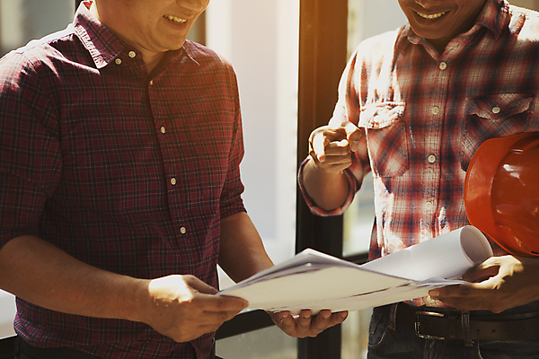 포토 JPG 해외이미지 직업 디자인 산업 상의 2 비즈니스 건축양식 통신 협력 노동자 함께함 대화 사람 동양인 두명 건물 사무실 장비 업무 작업 엔지니어 감독 계획 헬멧 건축가 땅 동료 청사진 공학 프로젝트 콜라보레이션 브레인스토밍 해외포토 건축물 옷 교육 건축 컨셉 관계 말하기 인종 기술자 보호장비 파일형식 이미지허브