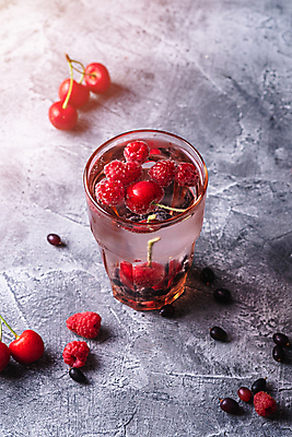 포토 JPG 해외이미지 잔 그림자 사람없음 투명 체리 탄산음료 산딸기 베리 콘크리트 탄산수 해외포토 식기 음료 과일 물 탄산 파일형식 이미지허브