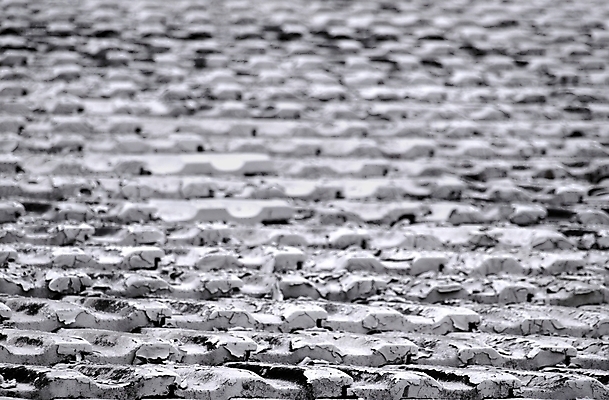 포토 JPG 해외이미지 백그라운드 건축양식 지붕 흑백 사람없음 건물 회색 타일 부식 질감 깨짐 썩음 해외포토 건축물 건축 컬러 컨셉 촬영기법 파일형식 이미지허브