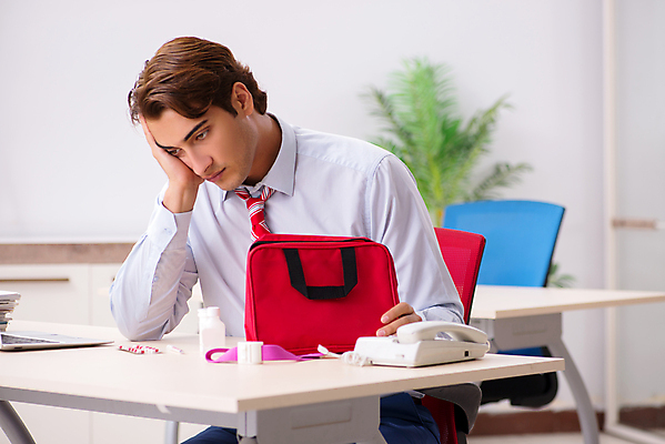 포토 JPG 해외이미지 남자 실내 피곤 한명 상반신 성인 옆모습 비즈니스맨 구급상자 힘듦 성인남자한명만 해외포토 1 뷰포인트 컨셉 비즈니스 사람 내부 의료용품 직장인 남자한명만 성인남자만 파일형식 이미지허브