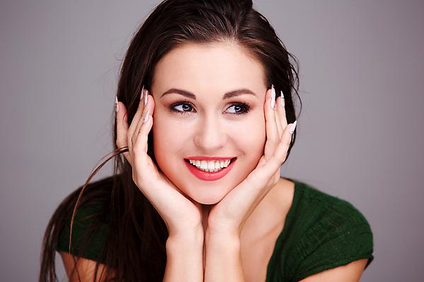 포토 JPG 해외이미지 백인 모델 1 라이프스타일 손 응시 여자 행복 얼굴 벽 포즈 백그라운드 한명 사람 성인 유행 우주 회색 흰색 자신감 시원함 긍정 섬광 스타일 해외포토 서양인 시선 감정 컬러 컨셉 생활 신체부위 파일형식 이미지허브