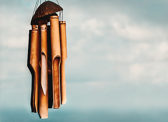 포토 JPG 해외이미지 구름 종교 음악 하늘 바람 매달리기 사람없음 야외 목재 장식 여름 정원 소리 봄 종 기구 영혼 대나무 명상 오브젝트 그림 신성 뒤뜰 멜로디 뮤지컬 추 핸드메이드 해외포토 자연요소 나무 계절 재료 모션 날씨 문화예술 파일형식 이미지허브