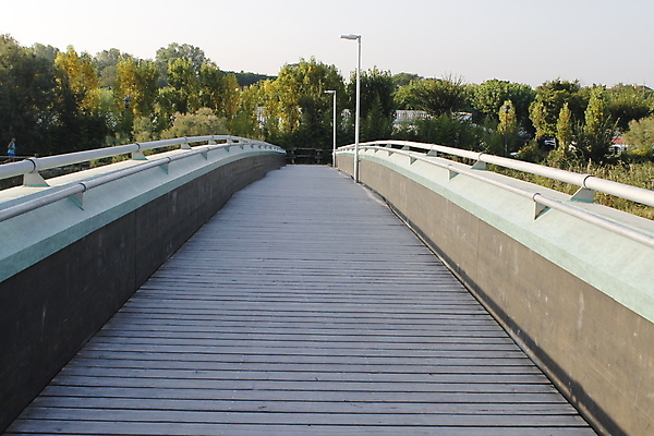 포토 JPG 해외이미지 호수 여행 백그라운드 건축양식 자연 휴가 휴식 풍경 사람없음 야외 목재 물 여름 강 항구 석호 해외포토 자연요소 나무 계절 건축 컨셉 재료 교통시설 생태계 파일형식 이미지허브