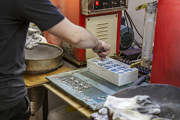 포토 JPG 해외이미지 식물 유럽 산업 백그라운드 공장 직장 실내 사람없음 기계 방 장비 공구 작업실 제조 손목시계 러시아 공학 러시아인 모스크바 방법 자동 자동화 해외포토 서양인 교육 나라 시계 회사 장신구 공업 내부 도구 파일형식 이미지허브