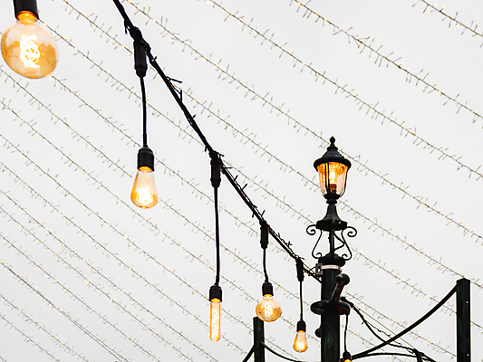 포토 JPG 해외이미지 디자인 유럽 크리스마스 겨울 휴가 새해 거리 사람없음 야외 장식 수확 등불 축하 도시 백열등 복고 러시아 철사 타운 모스크바 해외포토 계절 기념일 나라 컨셉 농업 조명 파일형식 이미지허브