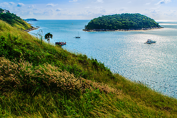 포토 JPG 해외이미지 나무 아시아 모래 바다 섬 여행 태국 자연 하늘 휴가 휴식 산 안테나 손바닥 풍경 사람없음 야외 물 여름 파란색 맑음 일몰 만 보트 망토 휴양지 장면 안다만 이국적 터키석 파라다이스 푸켓 해외포토 자연요소 식물 손 계절 나라 컬러 컨셉 배_교통 통신 날씨 노을 장소 보석 생태계 파일형식 이미지허브