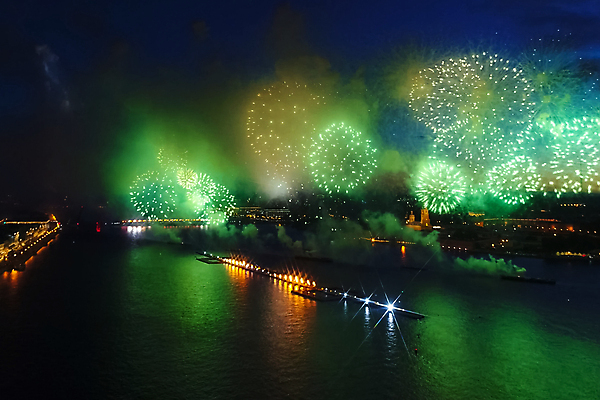 포토 JPG 해외이미지 행복 별 백그라운드 크리스마스 하늘 불 휴가 새로움 불꽃놀이 사랑 미술 이벤트 사람없음 야외 초록색 물 파란색 빛 강 컬러풀 파티 축제 미국 어둠 기쁨 흰색 축하 황금 야간 저녁 폭발 연도 돛 쇼 경례 진홍색 웅장함 해외포토 자연요소 기념일 감정 컬러 컨셉 북아메리카 놀이 문화예술 빨간색 인사 파일형식 이미지허브