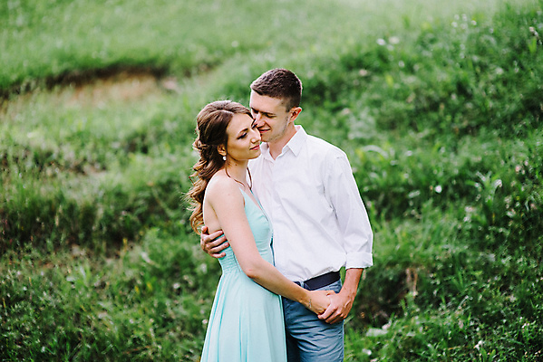 포토 JPG 해외이미지 나무 드레스 공원 행복 자연 함께함 사랑 두명 목재 초록색 물 갈색 정원 봄 산책 흰색 숲 터키석 해외포토 자연요소 식물 옷 계절 공공시설 감정 컬러 컨셉 재료 휴식 사람 보석 생태계 파일형식 이미지허브