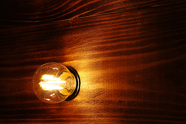 포토 JPG 해외이미지 1 벽 전구 표면 주택 따뜻함 사람없음 내부 목재 빛 우주 장비 광선 램프 분위기 백열등 텅스텐 필라멘트 해외포토 나무 컨셉 재료 조명 건물 원소 파일형식 이미지허브