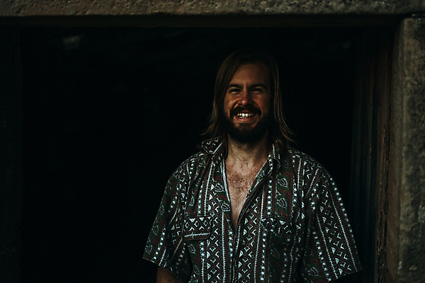 포토 JPG 해외이미지 백인 1 라이프스타일 손 응시 공원 남자 행복 유럽 여유 얼굴 벽 수염 창조 사랑 한명 미소 웃음 사람 20대 성인 야외 30대 유행 흰색 자신감 시원함 피부 리빙 진실 스타일 해외포토 서양인 시선 공공시설 감정 나라 컬러 표정 청년 생활 신체부위 장년 파일형식 이미지허브