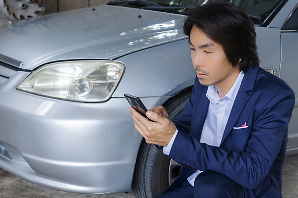 포토 JPG 해외이미지 남자 컨셉 신체 회사 비즈니스 자동차 노동자 프레임 한명 안전 사람 금융 판매 자료 손상 비즈니스맨 수비 보호 위험 사건 중개인 계약 서비스 문서 보안 법 보험 경영 자동 정책 주장 해외포토 직업 1 육상교통 모션 경제 직장인 파일형식 이미지허브