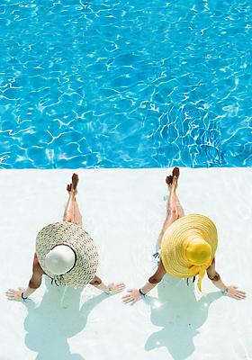 포토 JPG 해외이미지 1 손 여자 수영복 바다 2 자연 휴가 휴식 건강 한명 사람 앉기 야외 물 여름 파란색 친구 비키니 컬러풀 햇빛 태양 평화 맑음 수영 스파 흰색 가장자리 쌍둥이 장면 이국적 해외포토 자연요소 옷 계절 컬러 컨셉 가족 관계 모션 날씨 신체부위 수상스포츠 둘레 생태계 파일형식 이미지허브