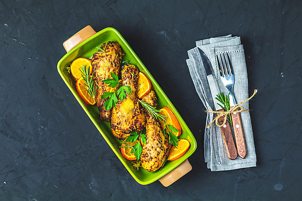 포토 JPG 해외이미지 접시 음식 재료 탁자 마늘 육류 요리 사람없음 초록색 검은색 식사 저녁식사 치킨 튀김 시골 신선 뜨거움 오븐 그릴 상품 정상 바비큐 굽기 향신료 후추 로즈메리 점심식사 드럼스틱 해외포토 식기 컬러 가구 채소 식재료 주방용품 가전제품 구이 허브 닭고기요리 향미료 파일형식 이미지허브