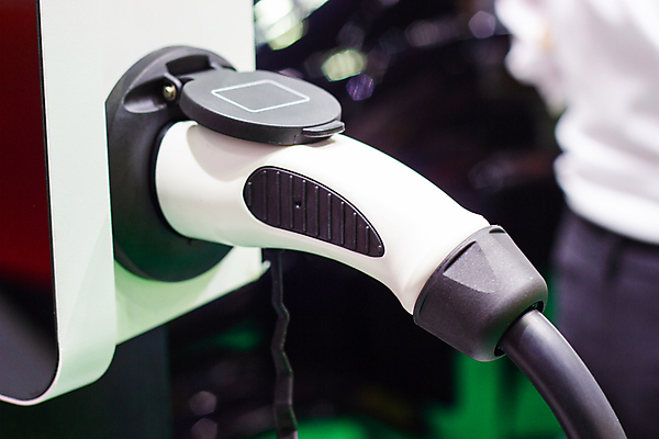 포토 JPG 해외이미지 산업 교통수단 교통시설 근접촬영 사람없음 그린에너지 플러그 충전 전기자동차 해외포토 뷰포인트 교통 자동차 에너지 시설 파일형식 이미지허브