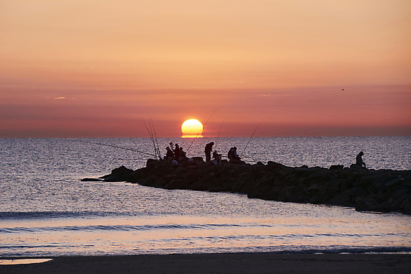 포토 JPG 해외이미지 실루엣 백그라운드 자연 하늘 아침 낚시 풍경 여러명 취미 야외 햇빛 태양 반사 일출 낚시꾼 수평선 해외포토 주간 자연요소 다수 레저 촬영기법 사람 노을 생태계 파일형식 이미지허브