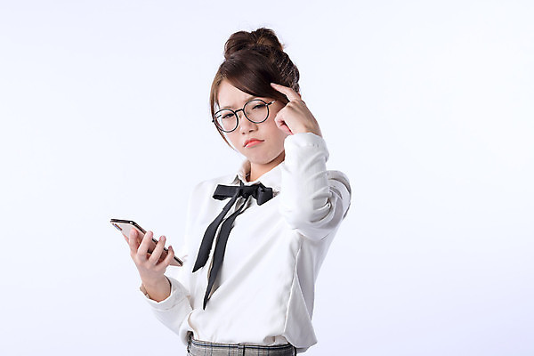 포토 JPG 해외이미지 직업 응시 여자 얼굴 백그라운드 인터넷 비즈니스 통신 가족 관계 모바일 스트레스 세포 한명 사람 동양인 금융 스마트폰 짜증 흰색 어플리케이션 충돌 종업원 스마트 걱정 와이파이 문제 빈털터리 고립 반응 소셜 어려움 트러블 혼란 해외포토 1 시선 감정 컬러 컨셉 인종 신체부위 경제 핸드폰 스마트기기 무선인터넷 파일형식 이미지허브