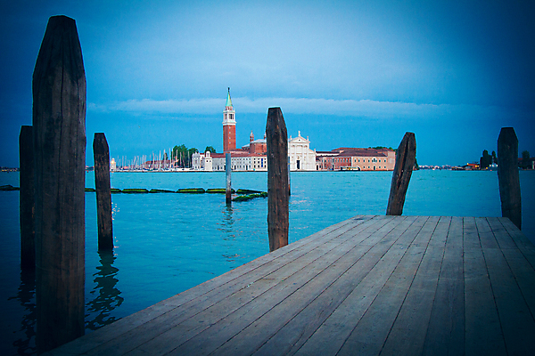 포토 JPG 해외이미지 여행 미술 사람없음 건물 물 강 여행객 귀여움 항구 맑음 황혼 일몰 이탈리아 보트 곤돌라 저녁 운하 베네치아 수평선 해외포토 자연요소 건축물 유럽 컨셉 배_교통 교통시설 날씨 문화예술 사람 노을 야간 파일형식 이미지허브