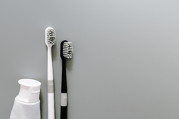 포토 JPG 해외이미지 라이프스타일 손 백그라운드 컨셉 아침 건강 치과 사람없음 일상 옆모습 파란색 장비 욕실 흰색 신선 잡기 붓 입 구멍 치아 보호 위생 빨래 칫솔 상품 플라스틱 부식 상쾌 치과의사 반죽 치약 튜브 돌봄 명패 미백 위생관리 잇몸 치아교정 해외포토 주간 감정 뷰포인트 컬러 가사 신체 모션 재질 병원 관리 라이프 생활 신체부위 위생용품 의사 소화기관 교정 파일형식 이미지허브