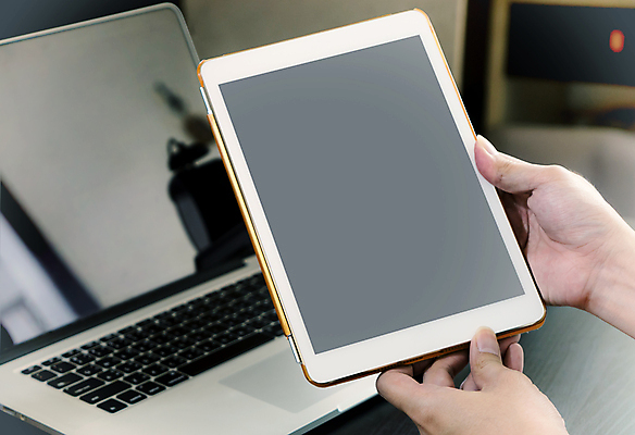 포토 JPG 해외이미지 손 인터넷 비즈니스 통신 탁자 모바일 사람없음 노트북 컴퓨터 사무실 알약 디지털 스크린 모니터 공백 장비 터치 정보 흰색 잡기 업무 비즈니스맨 휴대용 무선전화기 전자 보여주기 패드 고립 터치스크린 해외포토 남자 컬러 가구 모션 신체부위 전자제품 약 작업 직장인 전화기 오브젝트 파일형식 이미지허브