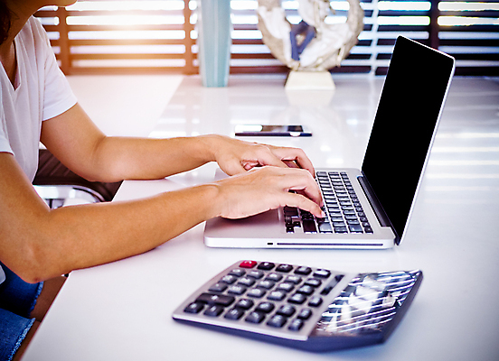 포토 JPG 해외이미지 직업 라이프스타일 여자 컨셉 인터넷 비즈니스 통신 탁자 성공 휴식 설계 주택 직장 사람 사람없음 금융 노트북 컴퓨터 사무실 공책 계산기 정보 타이핑 키보드 업무 비즈니스맨 비즈니스우먼 작업실 계산 무선전화기 보고서 투자 회계 계좌 단절 수입 경제학 회계사 해외포토 교육 남자 가구 회사 문구용품 건물 생활 경제 전자제품 장비 작업 직장인 전화기 파일형식 이미지허브