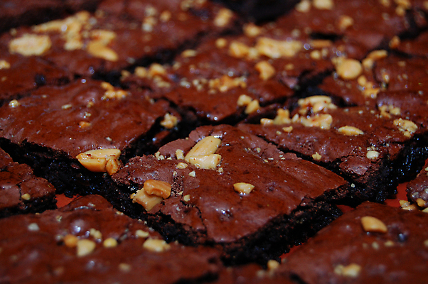 포토 JPG 해외이미지 음식 빵 디저트 사람없음 케이크 초콜릿 견과류 달콤 맛 먹기 큐브 정사각형 토막 식욕 페스츄리 해외포토 도형 컨셉 모션 파일형식 이미지허브