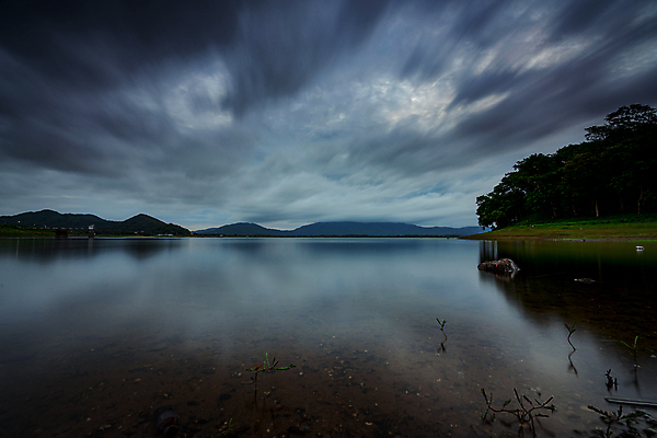 포토 JPG 해외이미지 나무 구름 공원 지구 호수 여행 백그라운드 태국 자연 하늘 아침 산 풍경 사람없음 야외 초록색 물 여름 파란색 강 반사 평화 마을 일출 환경 계곡 침묵 행성 흰색 저수지 신선 숲 명상 산소 내추럴 오존 해외포토 주간 자연요소 식물 계절 공공시설 아시아 컬러 컨셉 우주 노을 소리 원소 생태계 파일형식 이미지허브