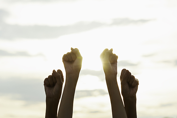 포토 JPG 해외이미지 손 여자 남자 행복 실루엣 무기 백그라운드 컨셉 손가락 가족 하늘 함께함 사람 성인 사람없음 희망 힘 주먹 우정 자유 잡기 그룹 군중 정상 충돌 심볼 피부 사인 싸움 오르기 보여주기 반항 혁명 돌봄 압력 필승 해외포토 감정 관계 모션 촬영기법 신체부위 친구 우승 파일형식 이미지허브