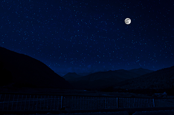 포토 JPG 해외이미지 나무 구름 공원 실루엣 별 도로 길 선 여행 백그라운드 겨울 곡선 자연 하늘 산 주택 풍경 사람없음 야외 파란색 빛 우주 마을 어둠 황혼 할로윈 안개 달 나뭇가지 시골 소나무 야간 숲 신비 무서움 달빛 가득함 언덕 장면 공상 해외포토 자연요소 식물 계절 공공시설 감정 컬러 컨셉 교통시설 날씨 촬영기법 건물 일몰 생태계 파일형식 이미지허브