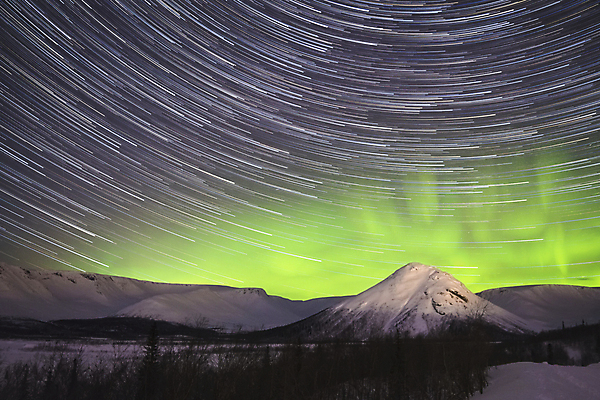 포토 JPG 해외이미지 나무 별 여행 백그라운드 겨울 자연 하늘 산 풍경 사람없음 야외 초록색 빛 쌓기 우주 어둠 산책로 야간 언덕 러시아 은하계 천문학 북쪽 오로라 혜성 해외포토 자연요소 식물 계절 교육 유럽 길 컬러 모션 자연현상 방향 생태계 파일형식 이미지허브