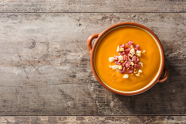 포토 JPG 해외이미지 전통 음식 빵 토마토 재료 사람없음 목재 여름 계란 신선 사발 맛 수프 크림 유기농 햄 스페인어 안달루시아 핸드메이드 해외포토 나무 웰빙 계절 컨셉 채소 육류 알 사기그릇 스페인 파일형식 이미지허브